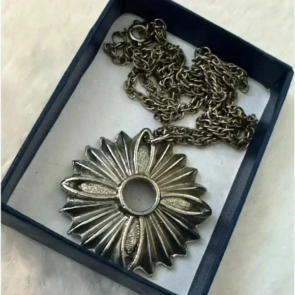 Vintage Flower Starburst Silver Necklace MCM 70’e 80’s Hippie Boho Flower Indie - Picture 2 of 6